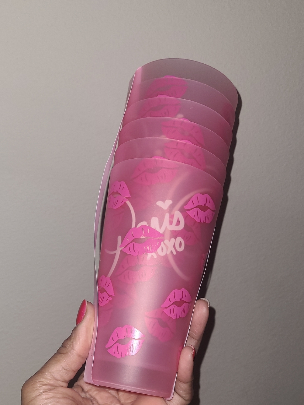 PARIS HILTON Set of 6 Pink Lip-Print Plastic Cups - Picture 2 of 5